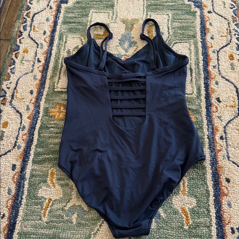 Flattering Seafolly One Piece Swimsuit. Like new! - Picture 2 of 4